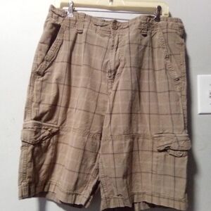 AEROPOSTALE vintage men's authentic cargo brown print shorts. Size 36 waist.